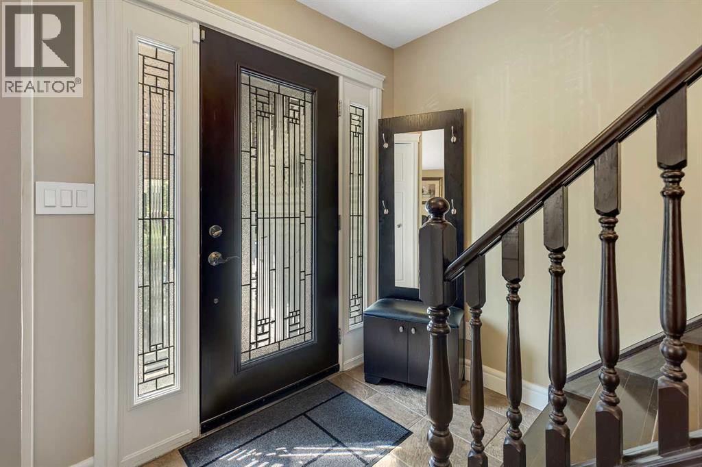 136 castleglen Way NE