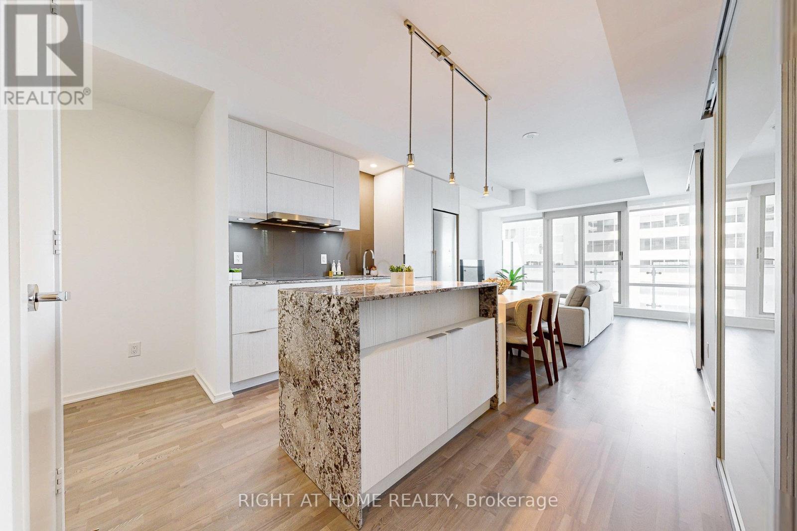 3312 - 1 BLOOR STREET E