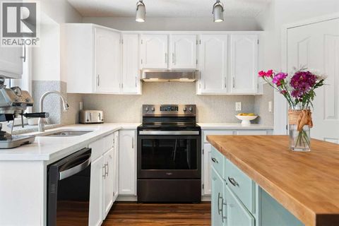 18 West Terrace Drive Cochrane AB T4C1R4