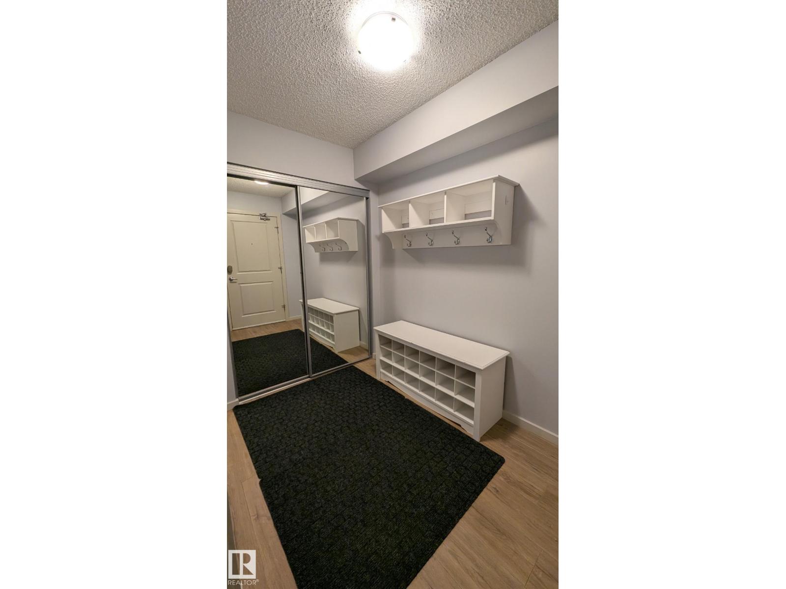 #120 5404 7 AV SW
