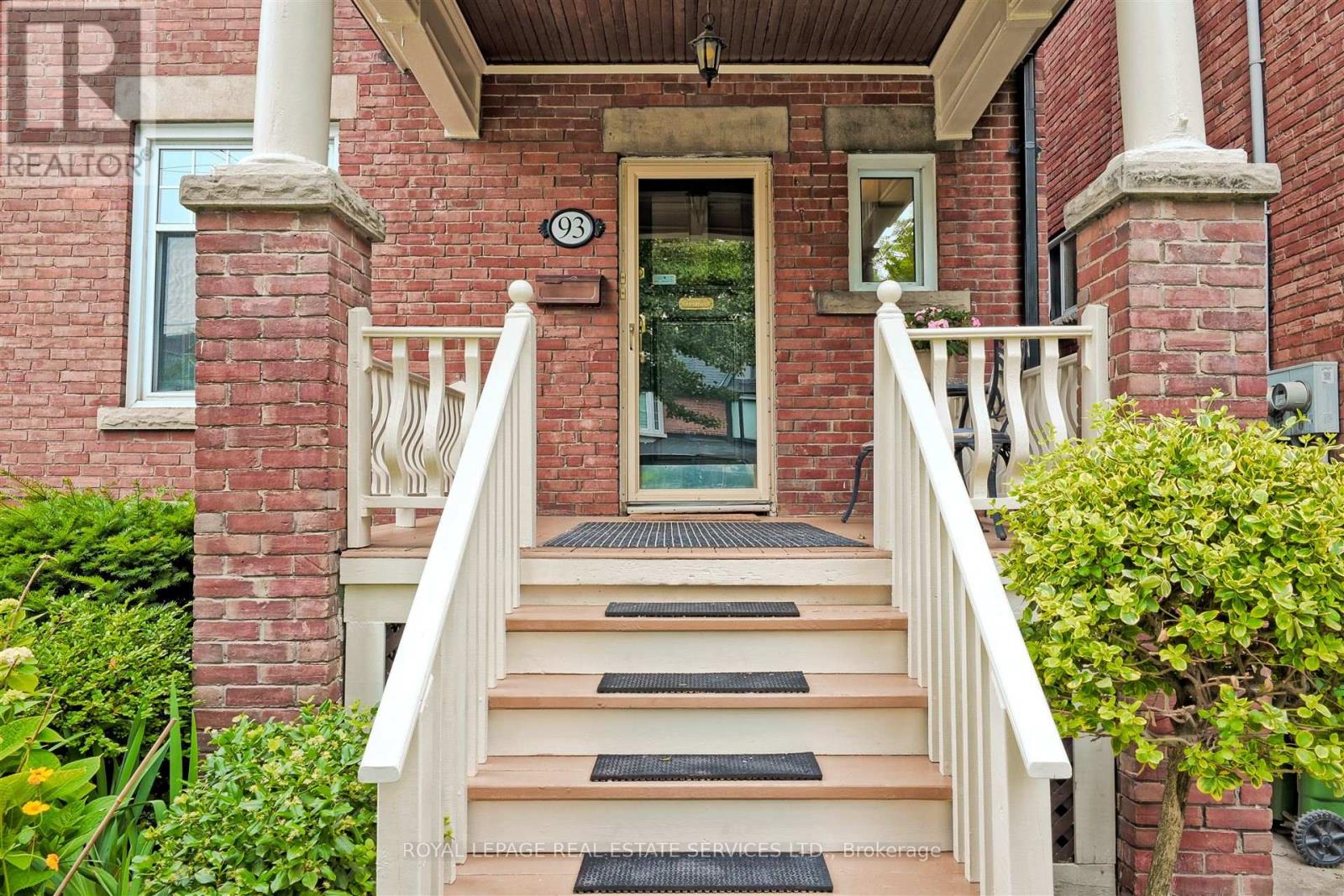 93 MEDLAND CRESCENT