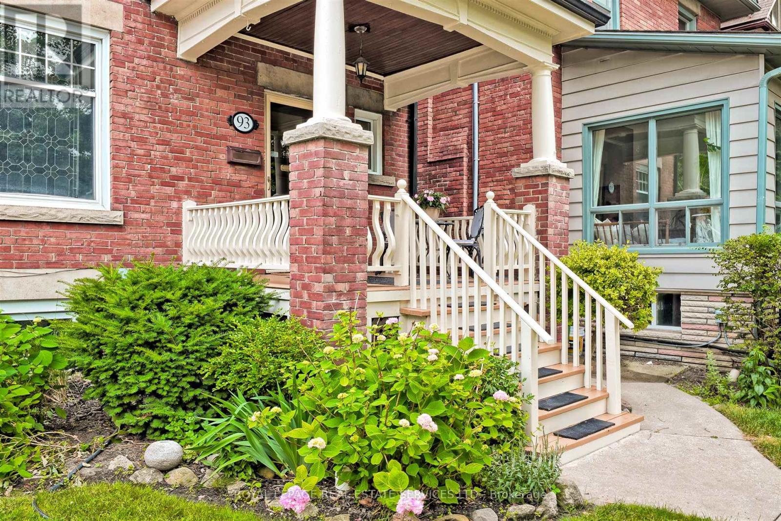 93 MEDLAND CRESCENT