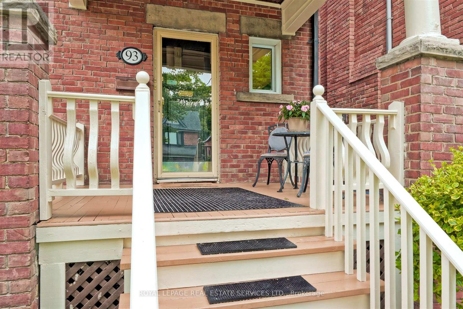 93 MEDLAND CRESCENT