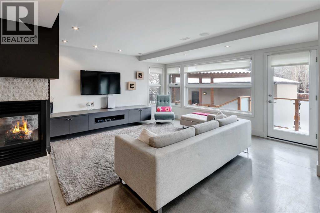 B, 1310 Gladstone Road NW