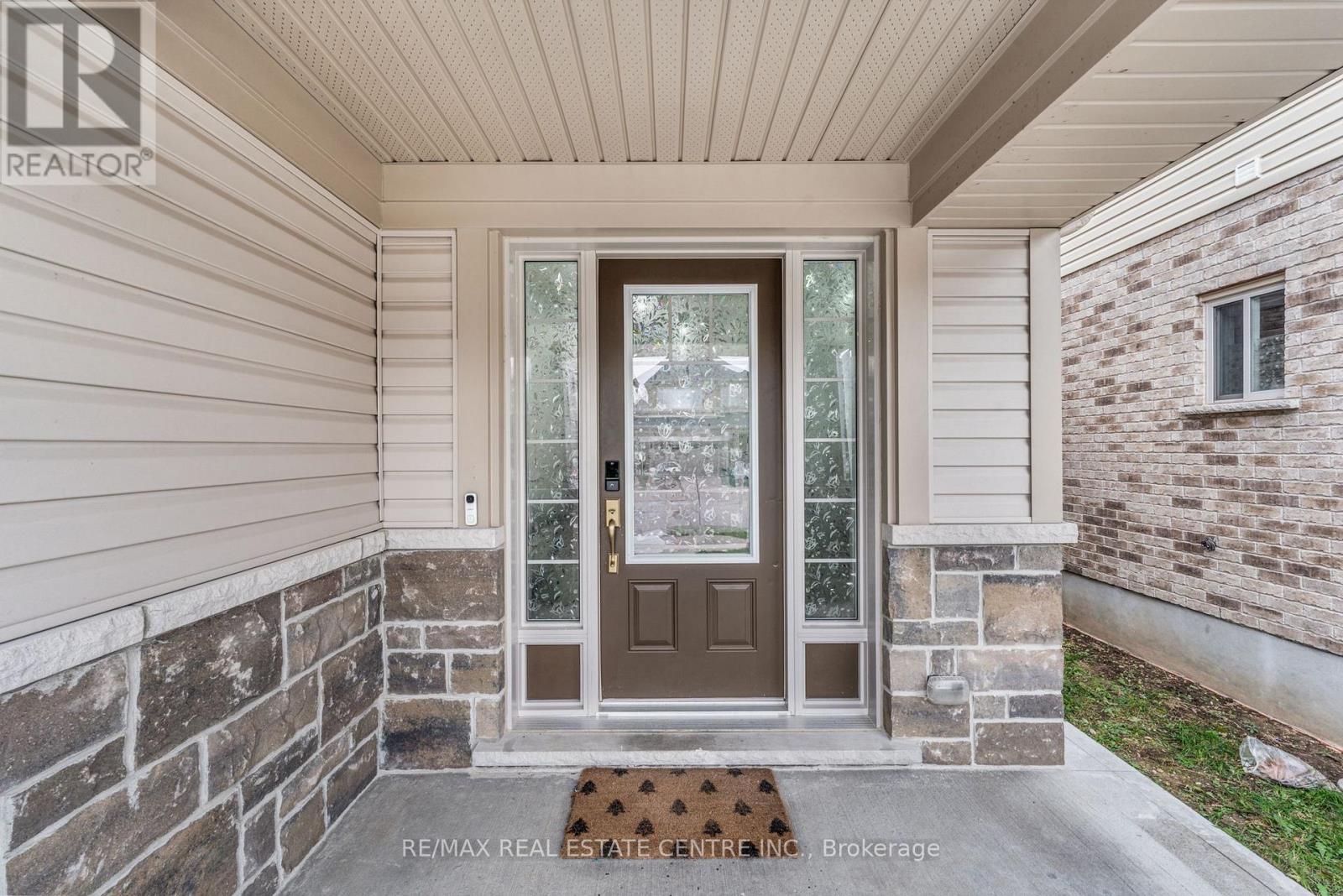 121 STEEPLECHASE WAY