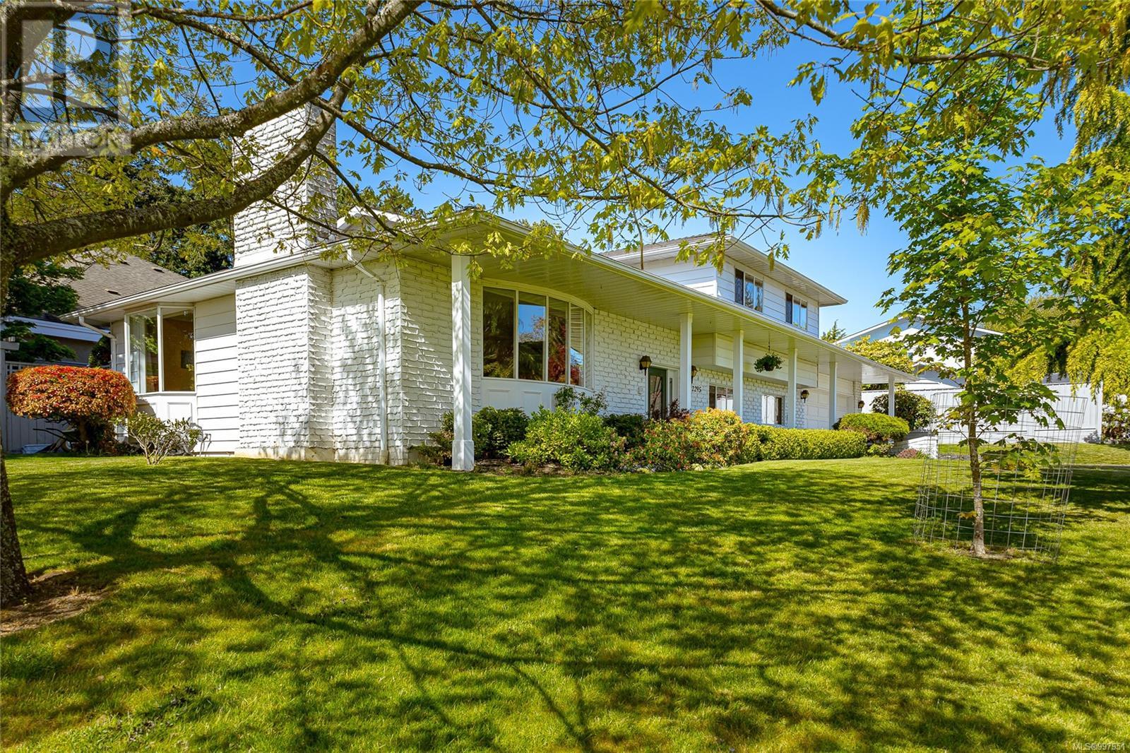 2295 Greenlands Rd