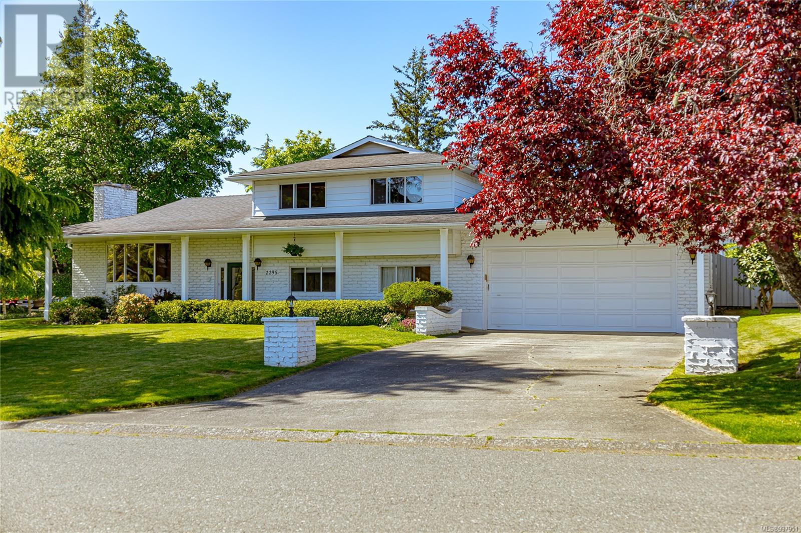 2295 Greenlands Rd