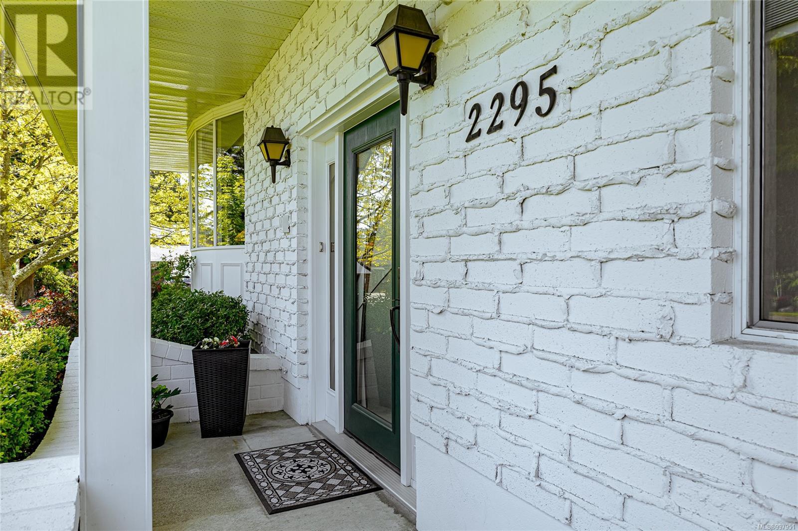 2295 Greenlands Rd