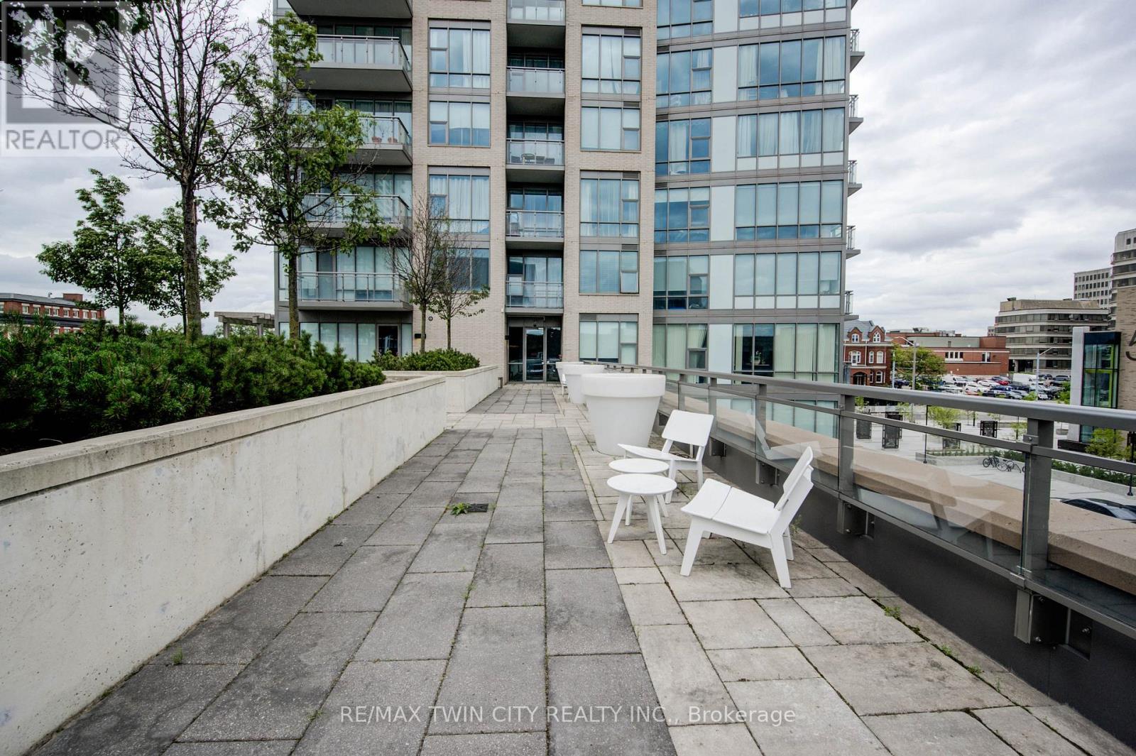 112 - 85 DUKE STREET W