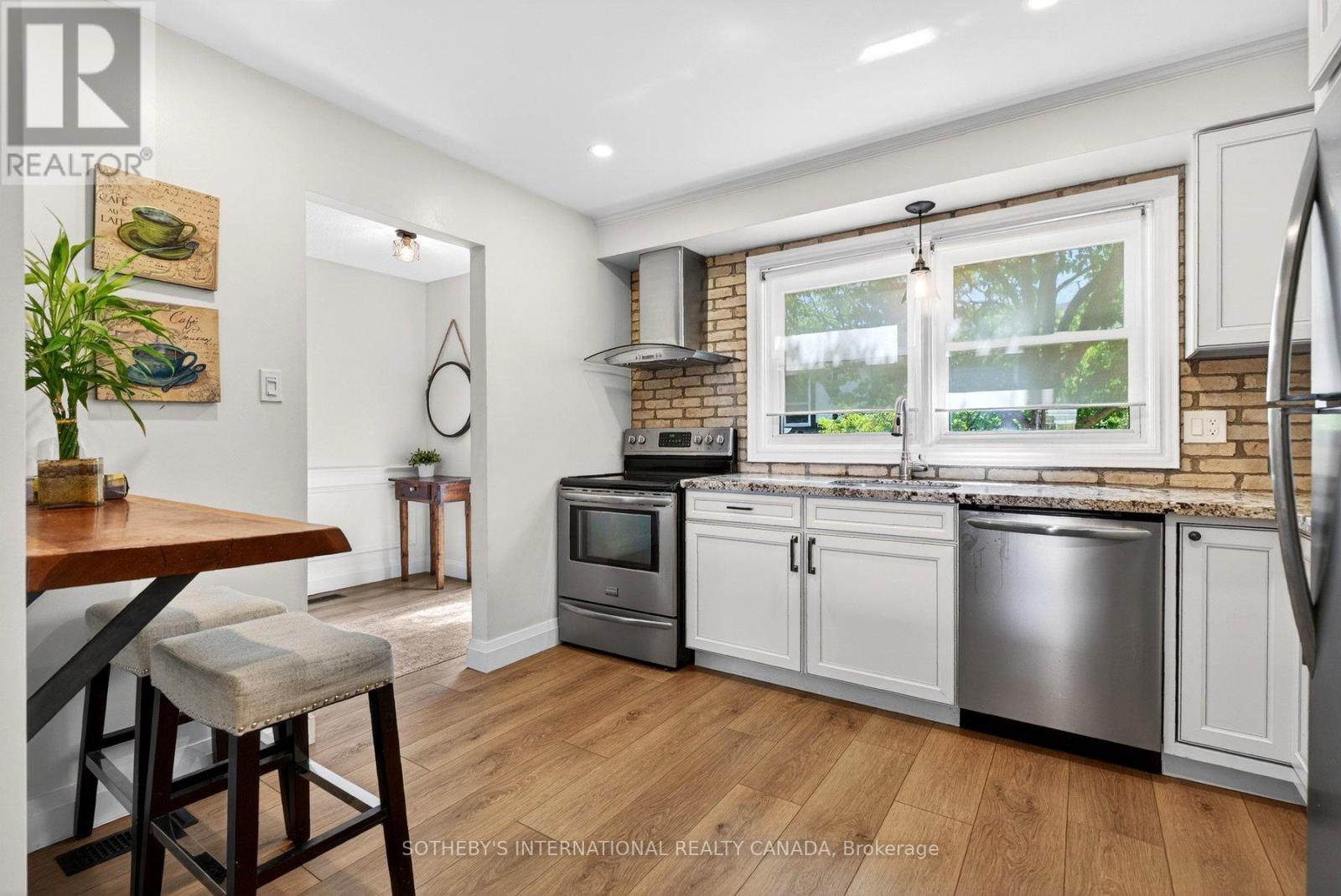 3 - 2230 UPPER MIDDLE ROAD