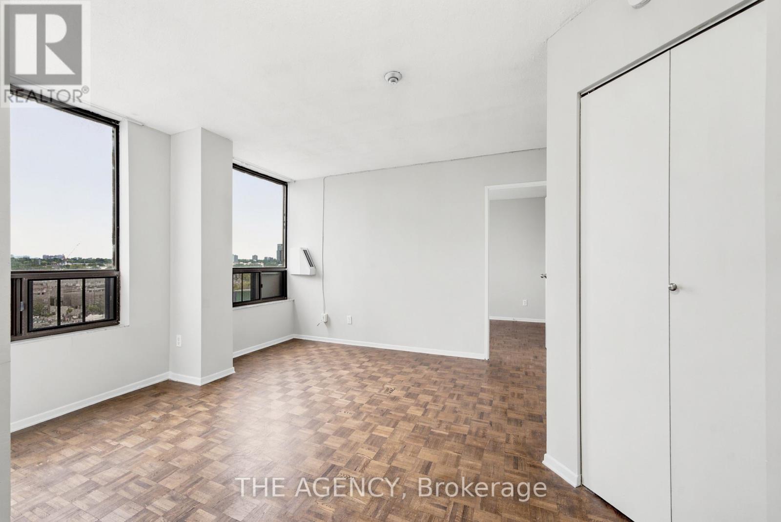 Photo 1 of 17 — 1019B - 2360 DUNDAS STREET W Unit 1019B, Toronto (High Park North), ON M6P4B2