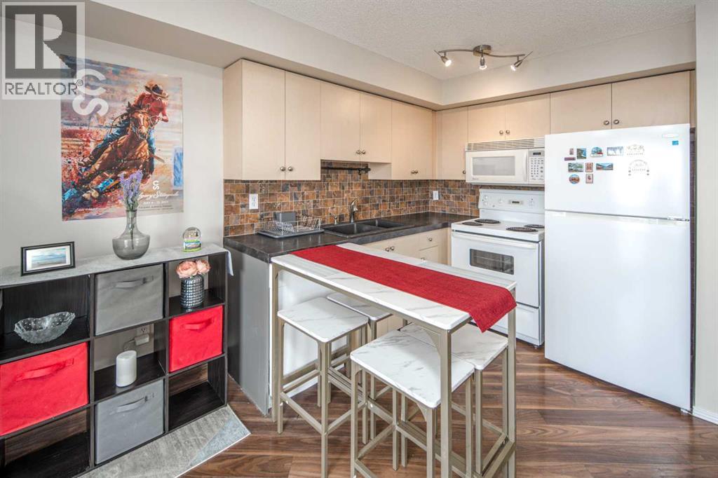 307, 17 Country Village Bay NE