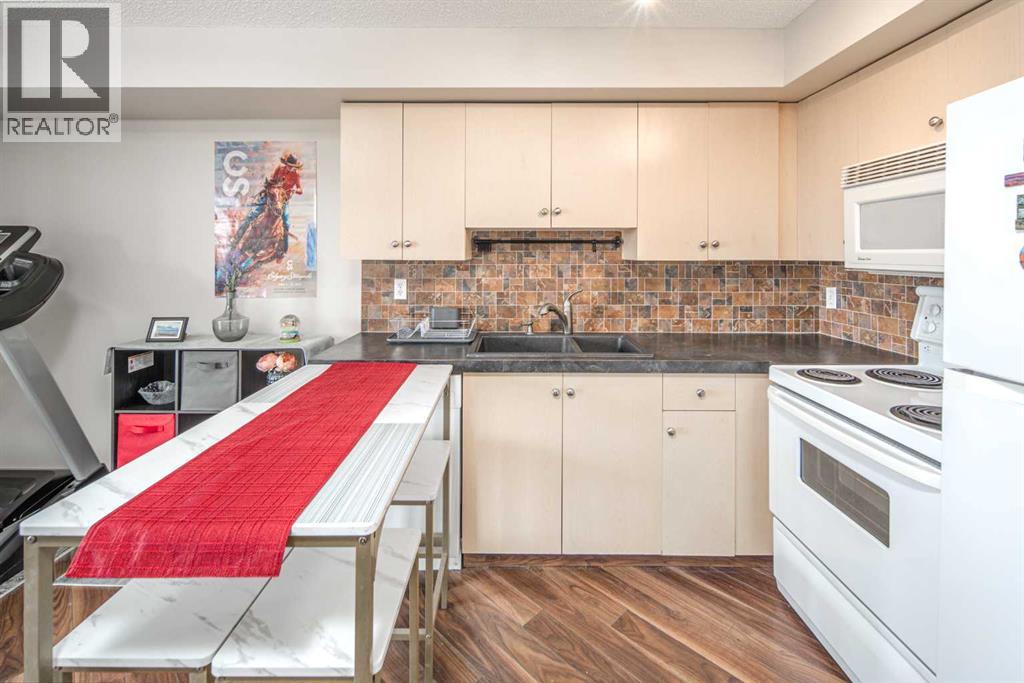 307, 17 Country Village Bay NE