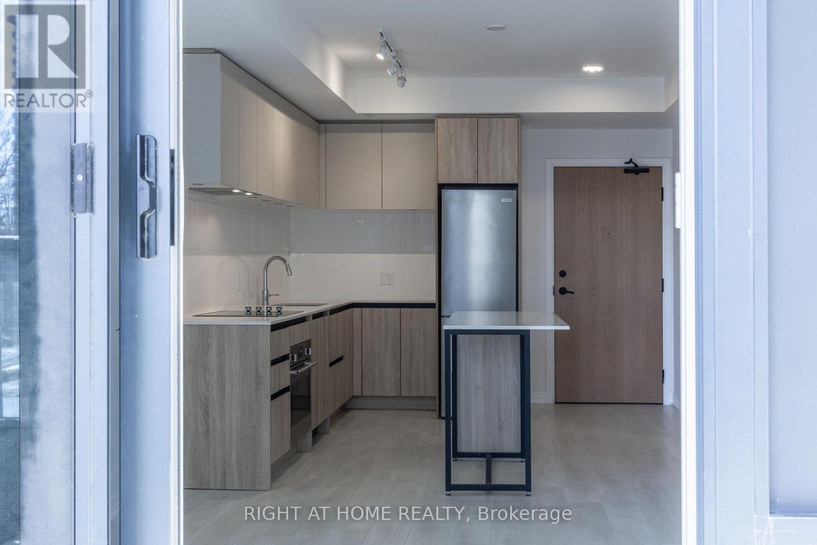320 - 7950 BATHURST STREET
