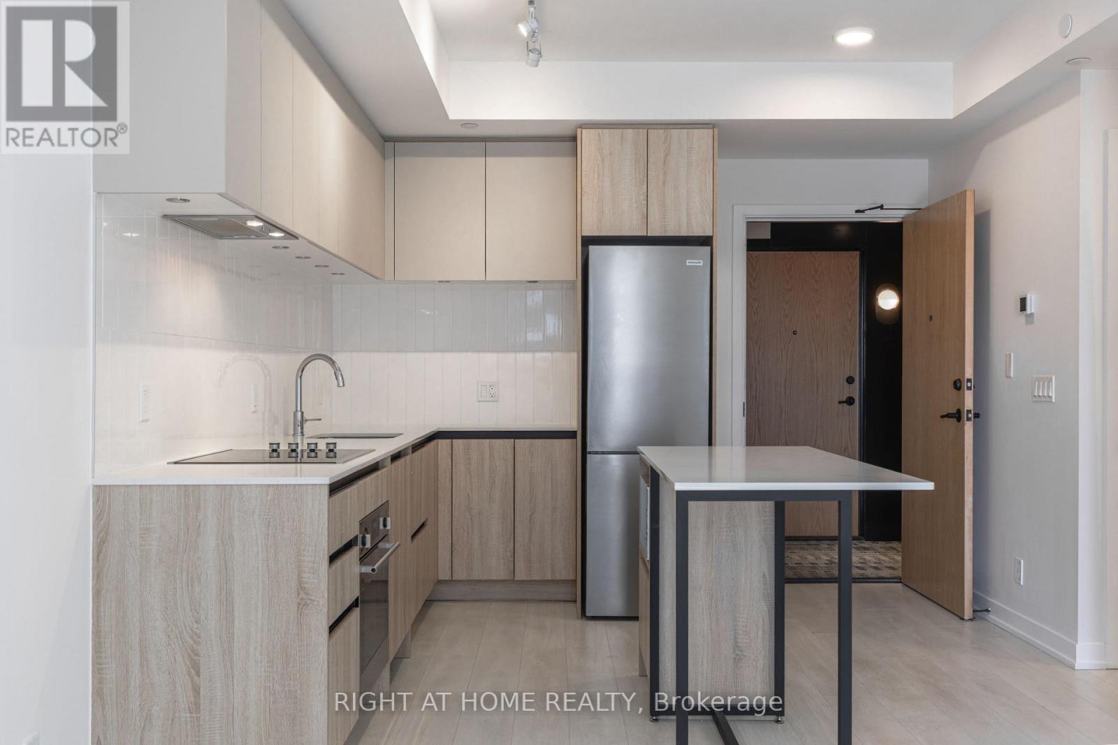 320 - 7950 BATHURST STREET