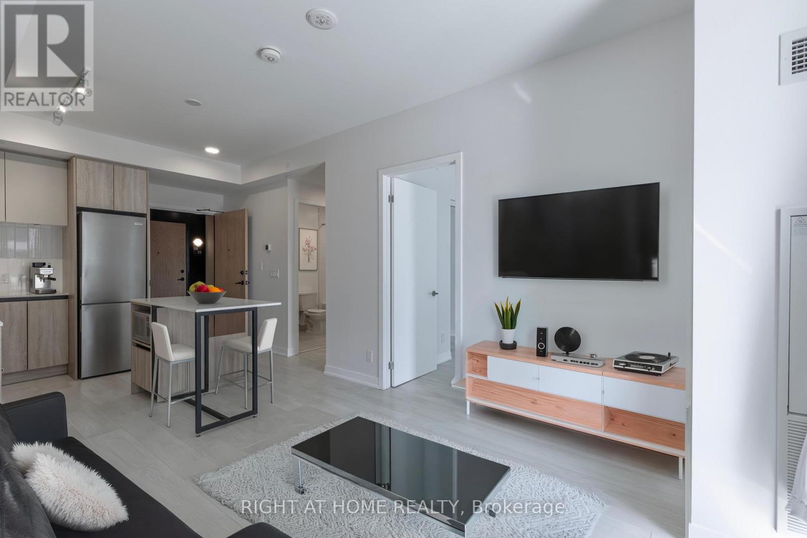 320 - 7950 BATHURST STREET