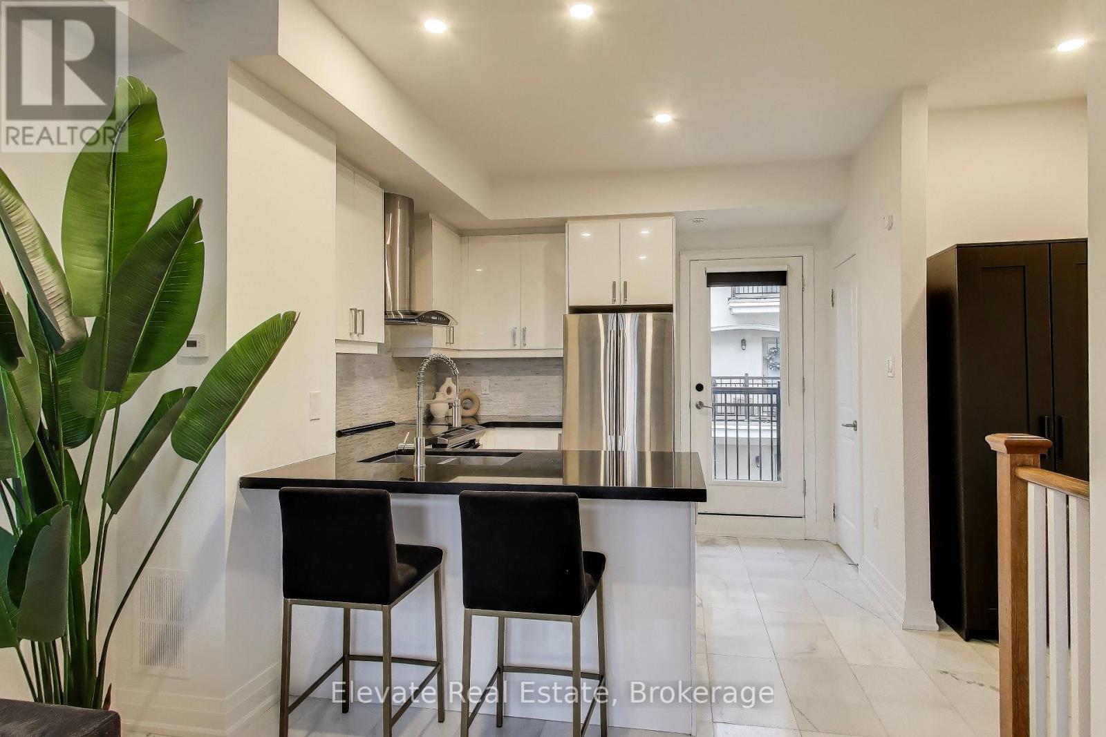 24 - 3083 CAWTHRA ROAD