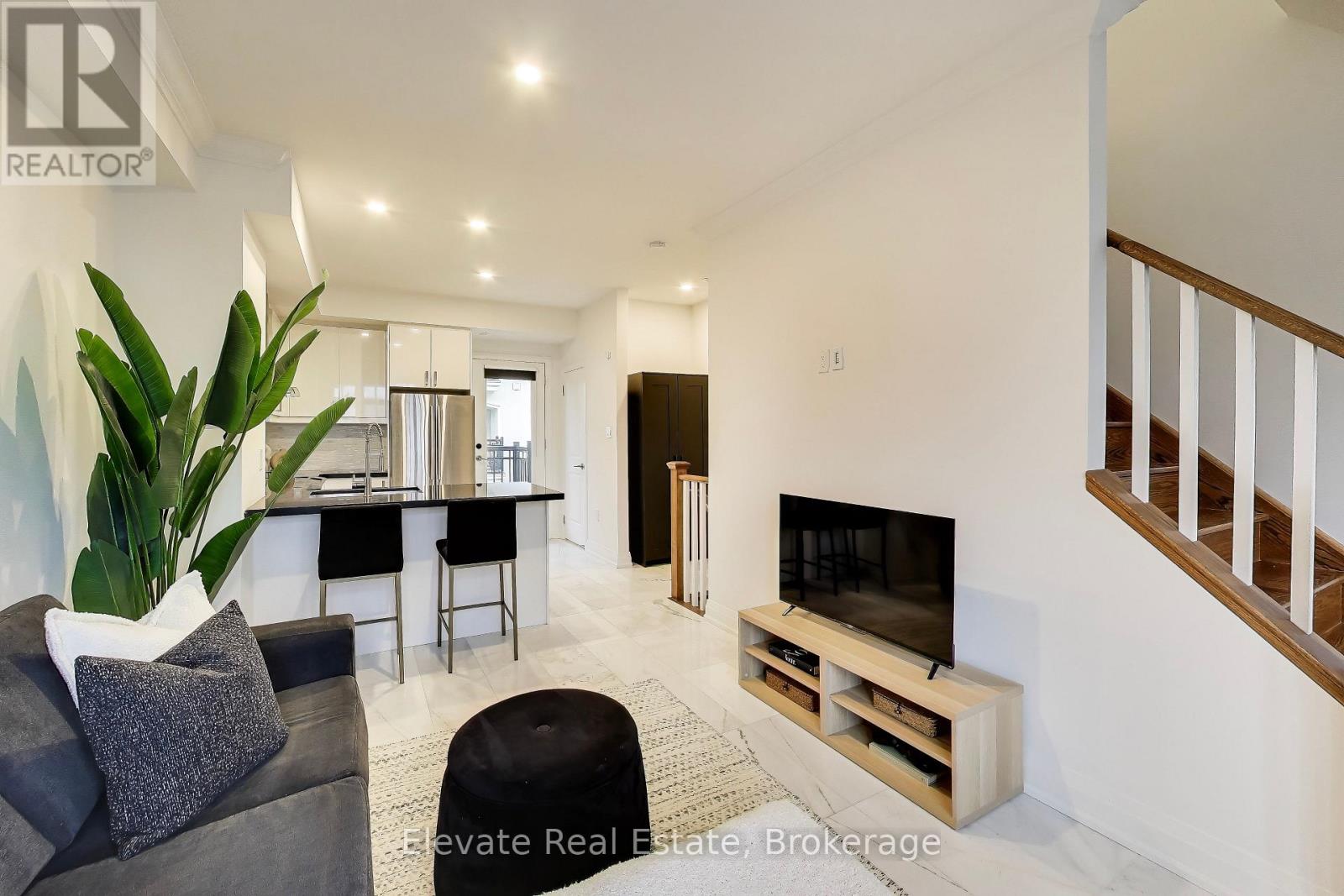 24 - 3083 CAWTHRA ROAD