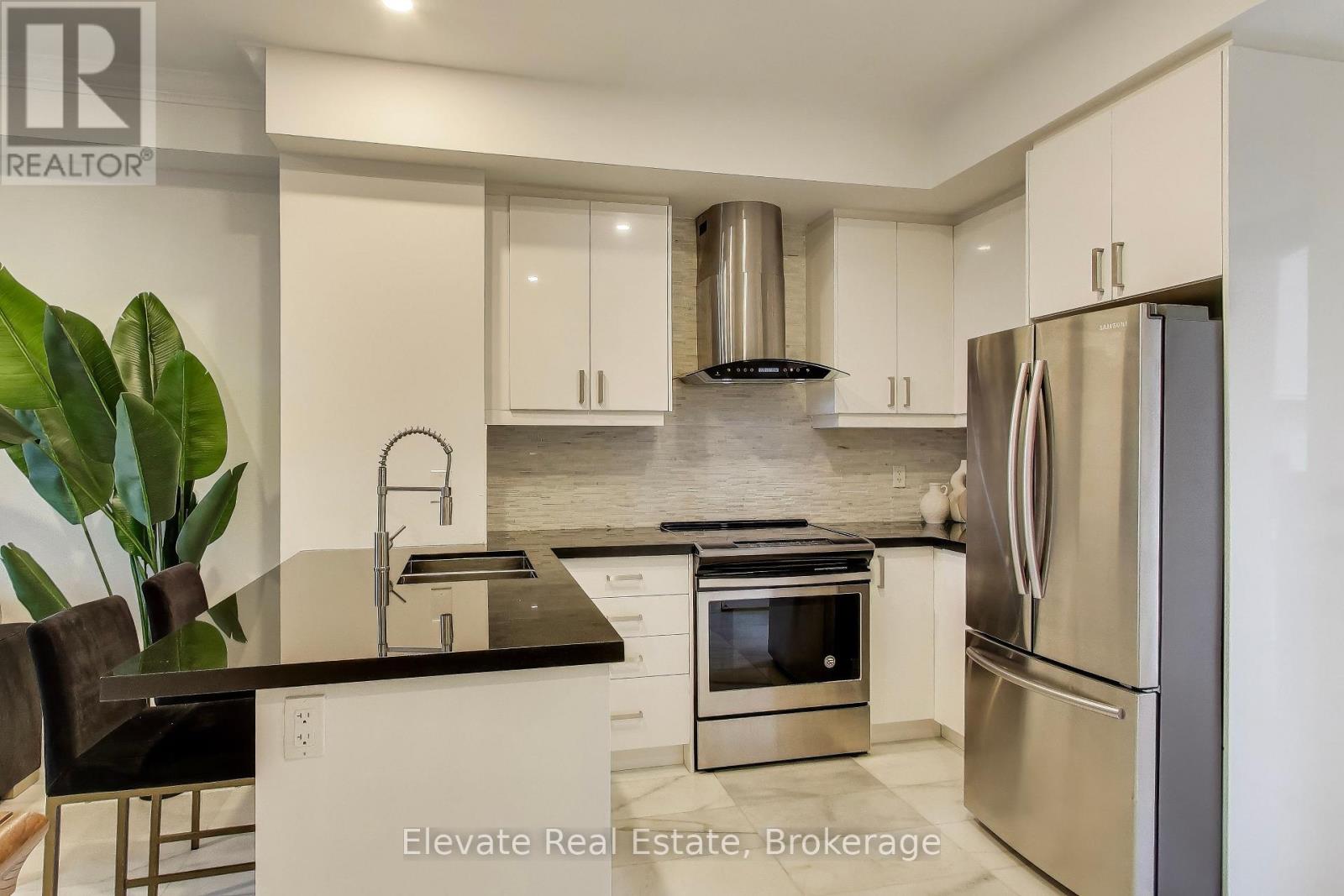 24 - 3083 CAWTHRA ROAD