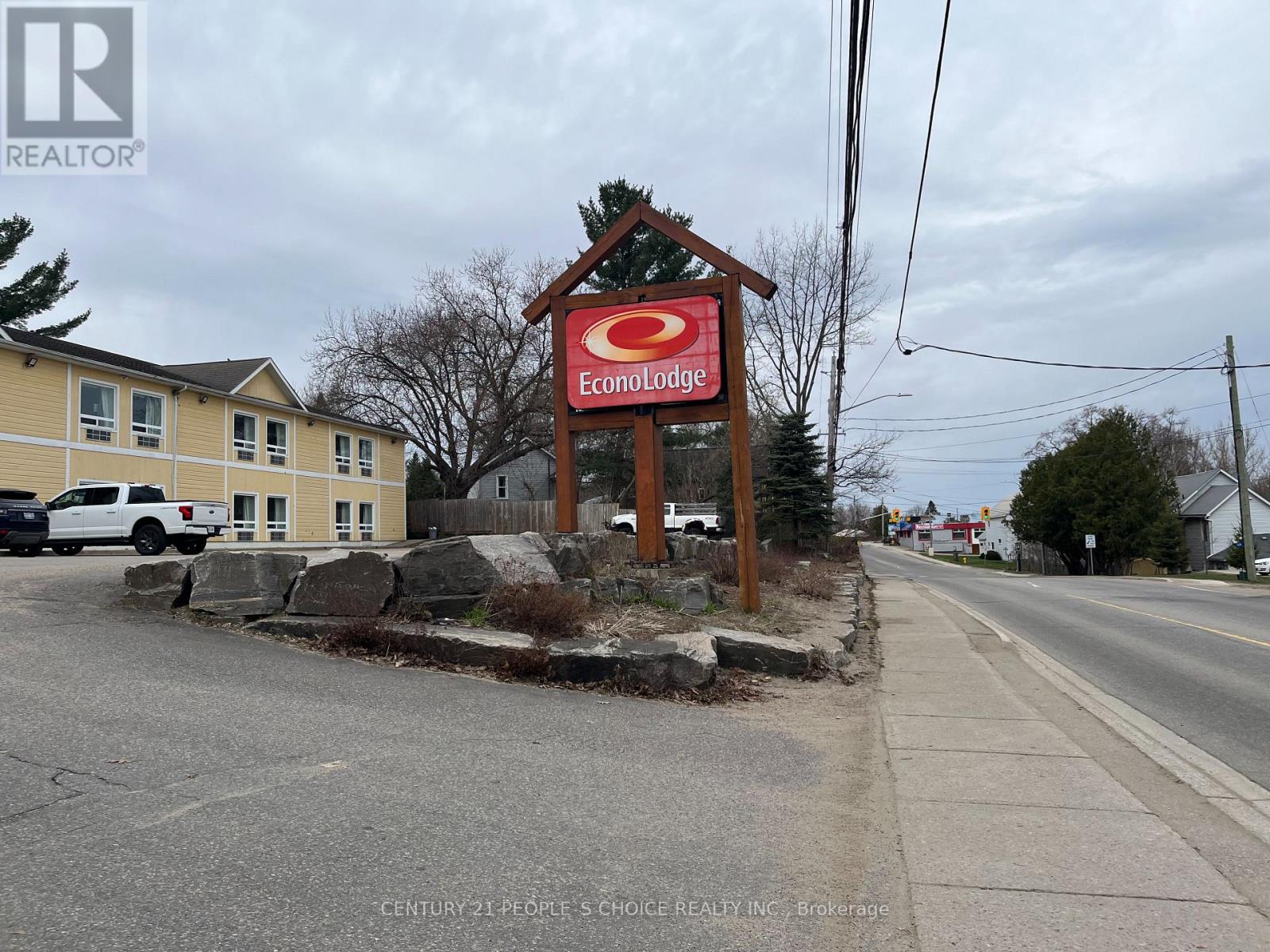 117 MAIN STREET W