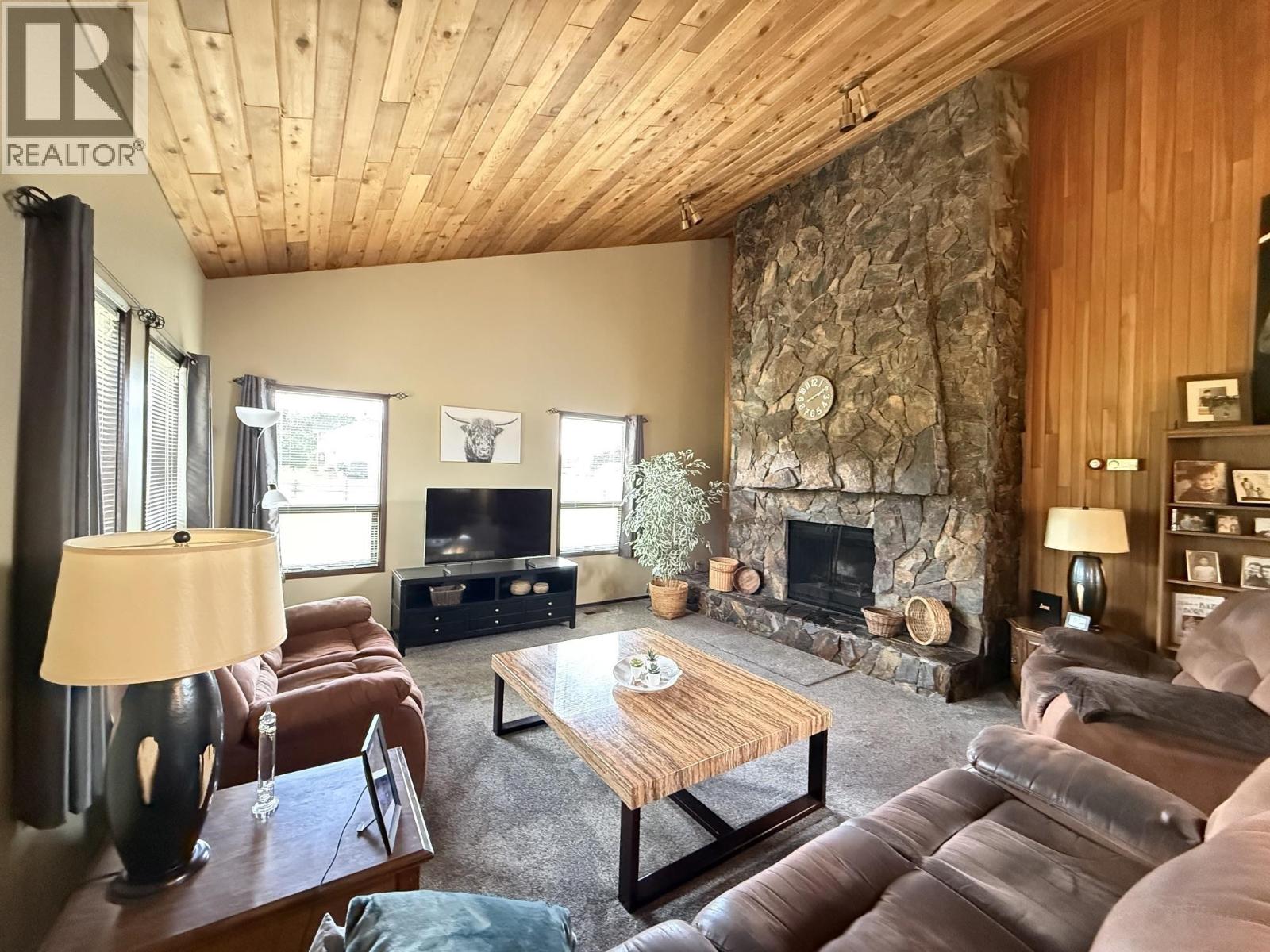 2644 SELKIRK ROAD