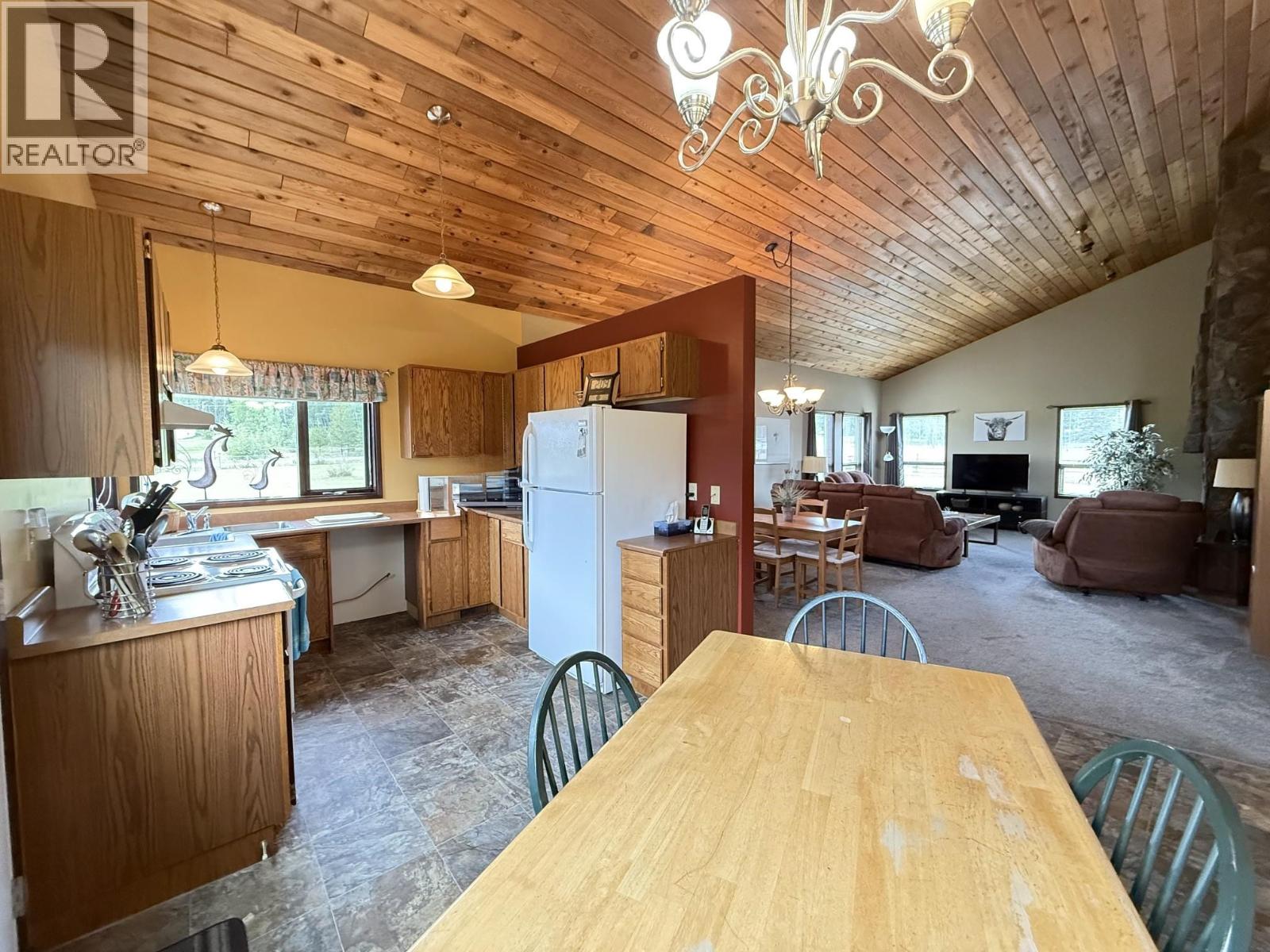 2644 SELKIRK ROAD