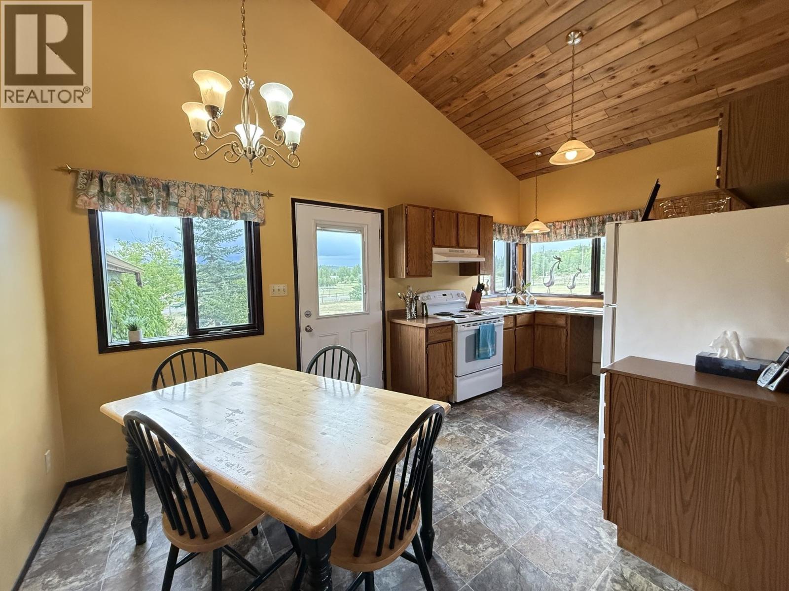 2644 SELKIRK ROAD