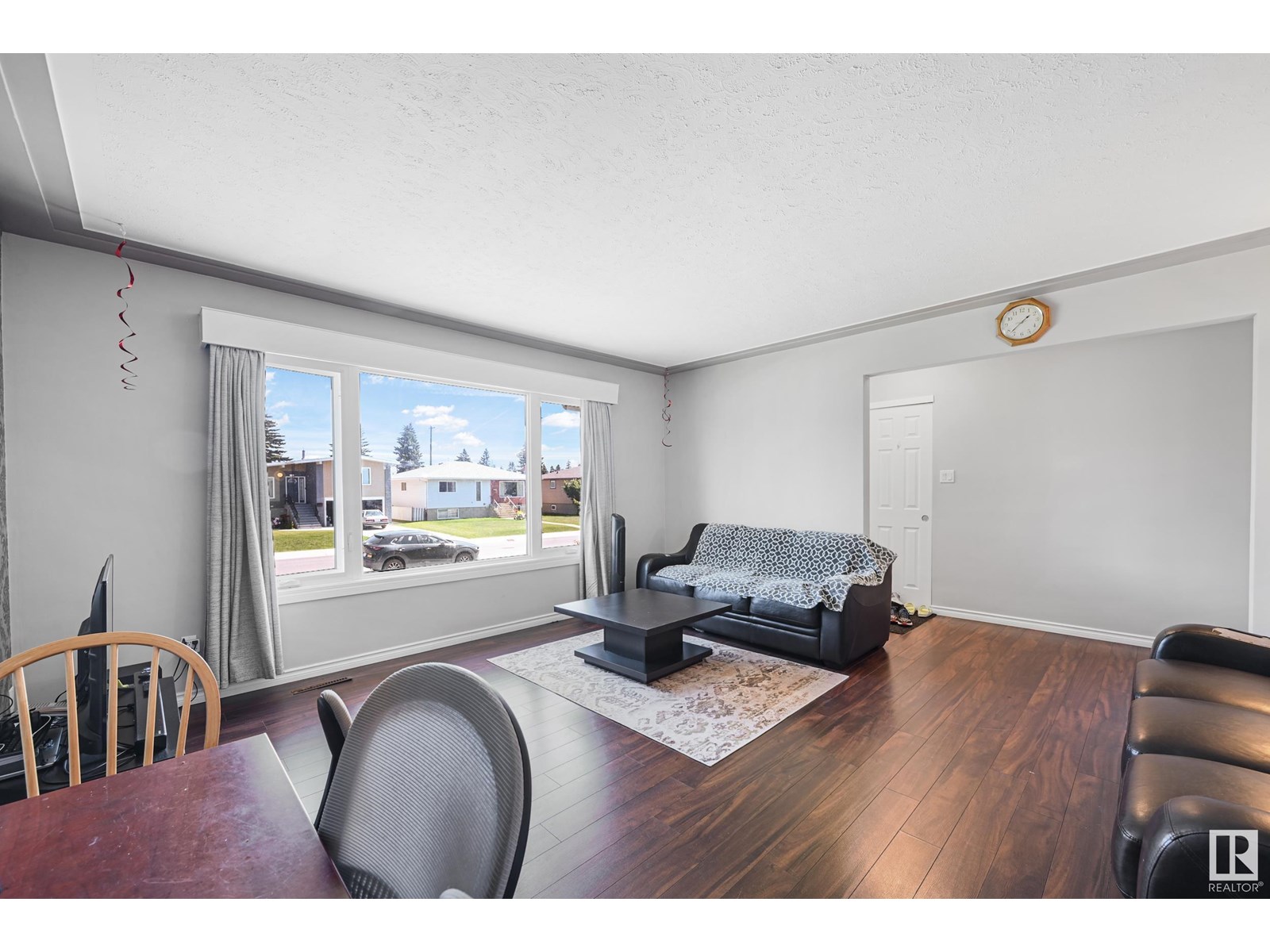 12924/12926 96 ST NW