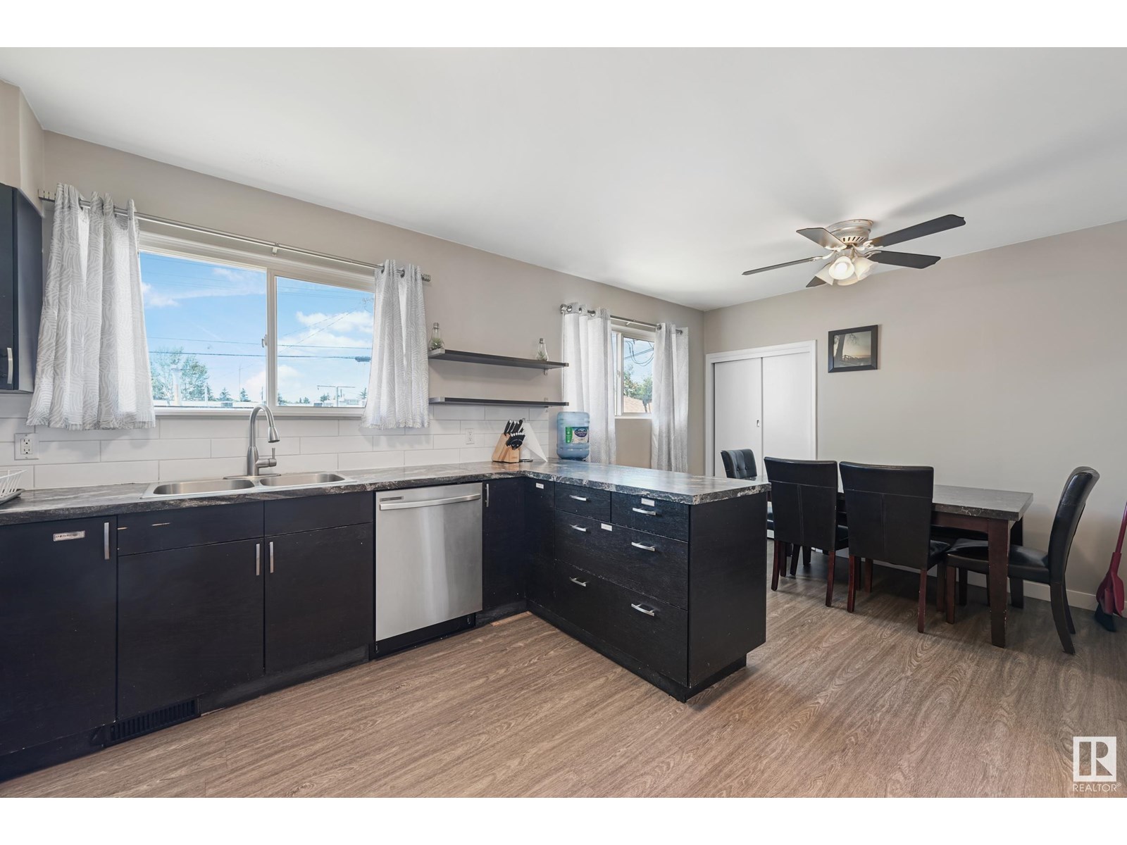 12924/12926 96 ST NW