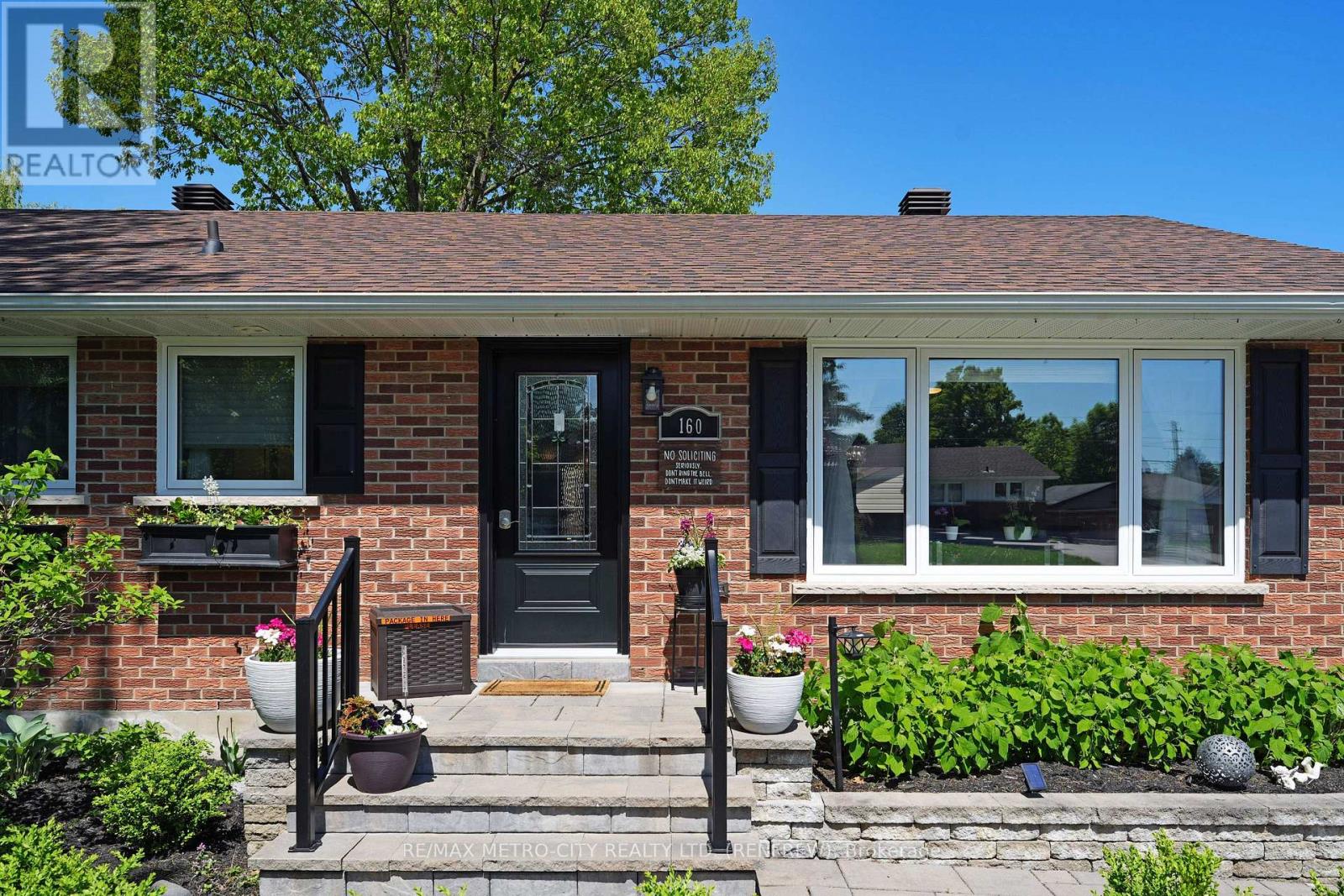 160 AIRTH BOULEVARD W