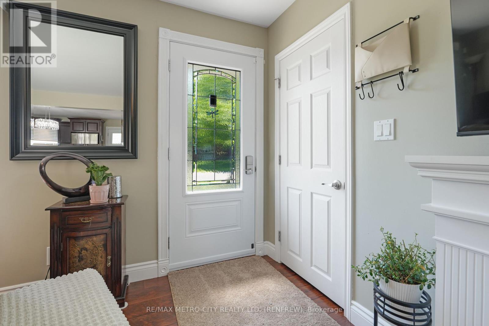 160 AIRTH BOULEVARD W