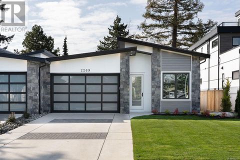 2269 Adela Pl Sidney BC V8L1R1