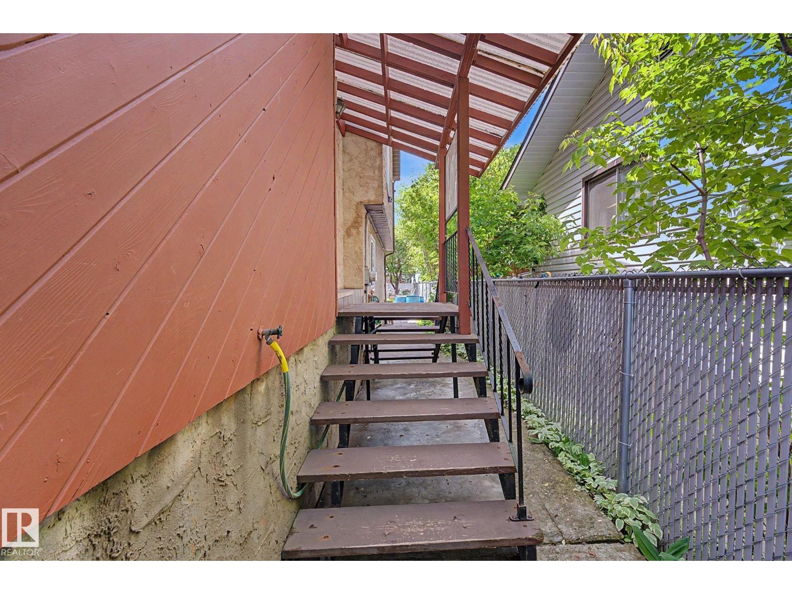 10242 161 ST NW