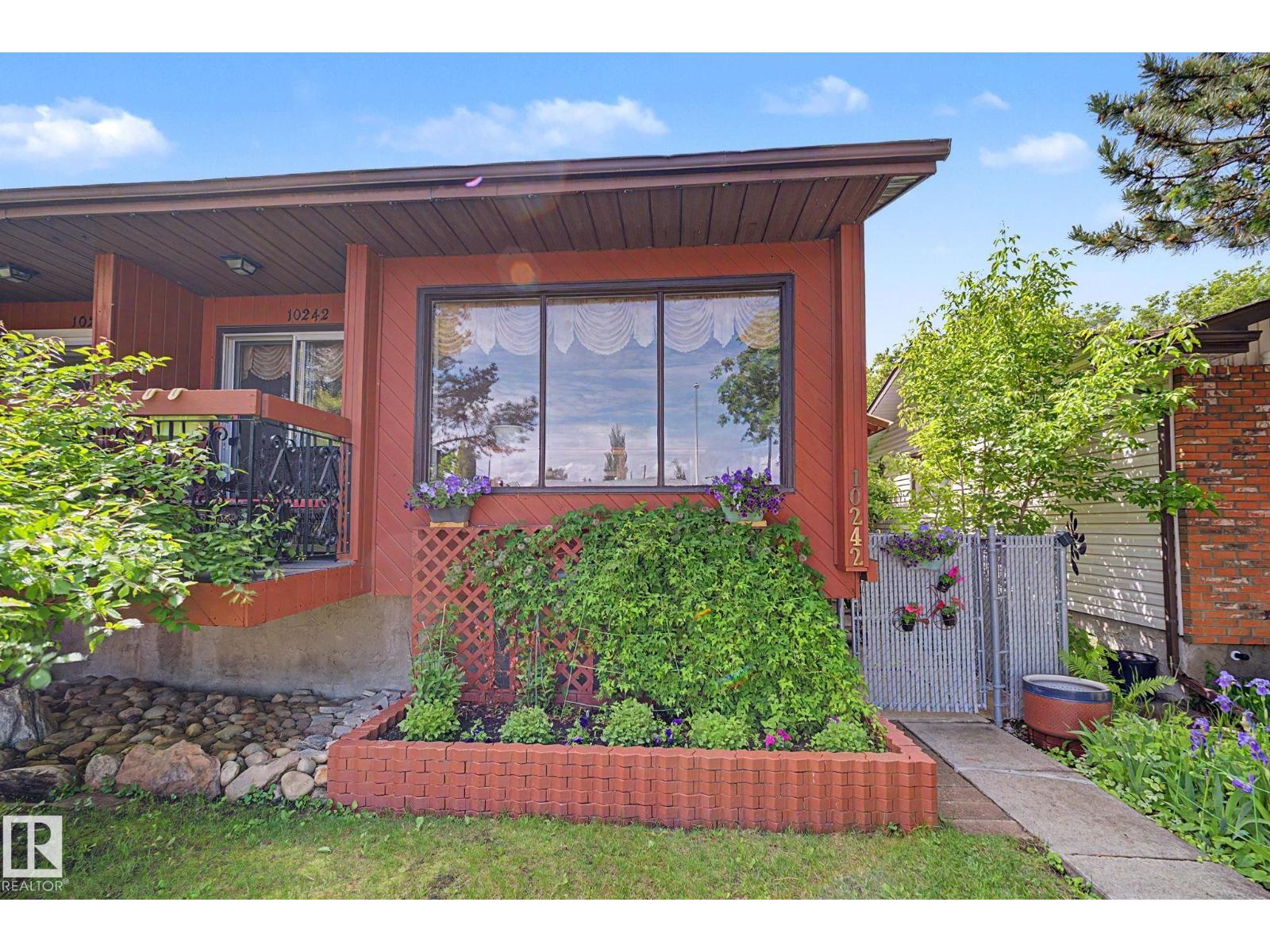 10242 161 ST NW