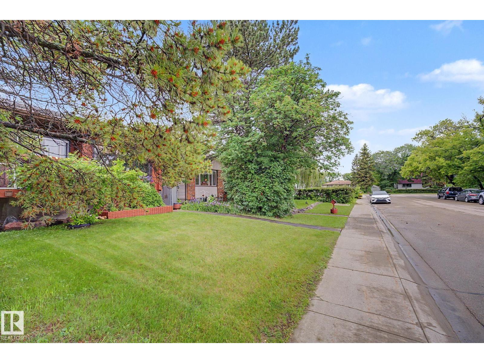 10242 161 ST NW