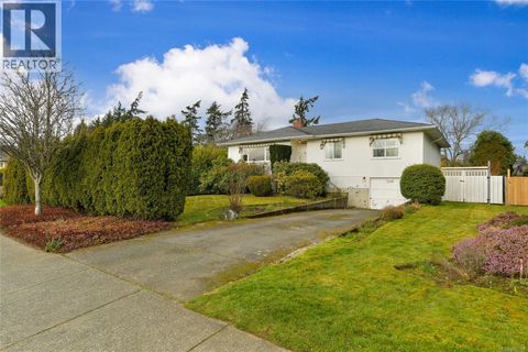 2218 EDGELOW St Saanich BC V8N1R5