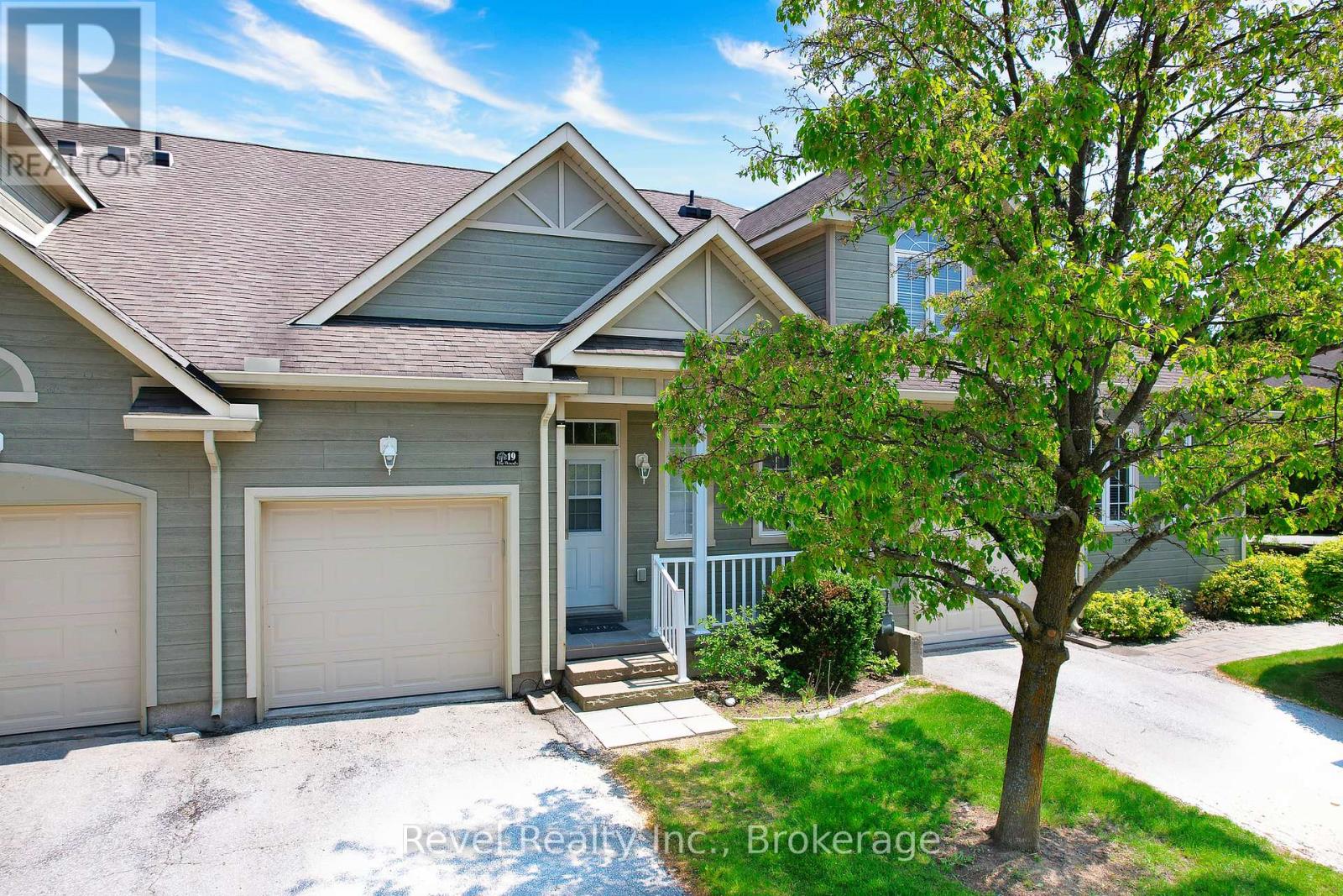 19 - 110 NAPIER STREET W