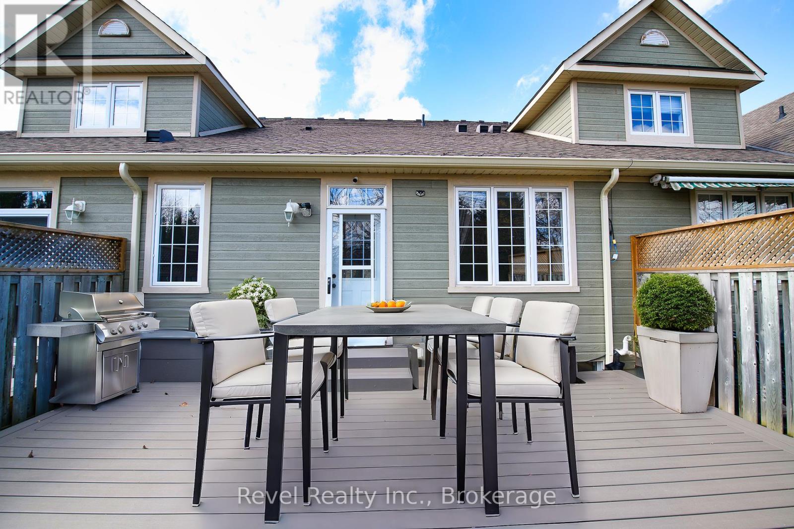 19 - 110 NAPIER STREET W