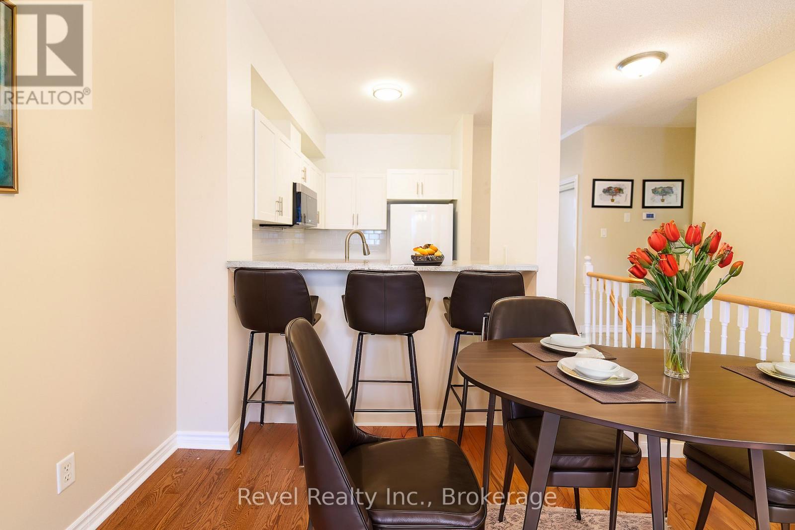 19 - 110 NAPIER STREET W