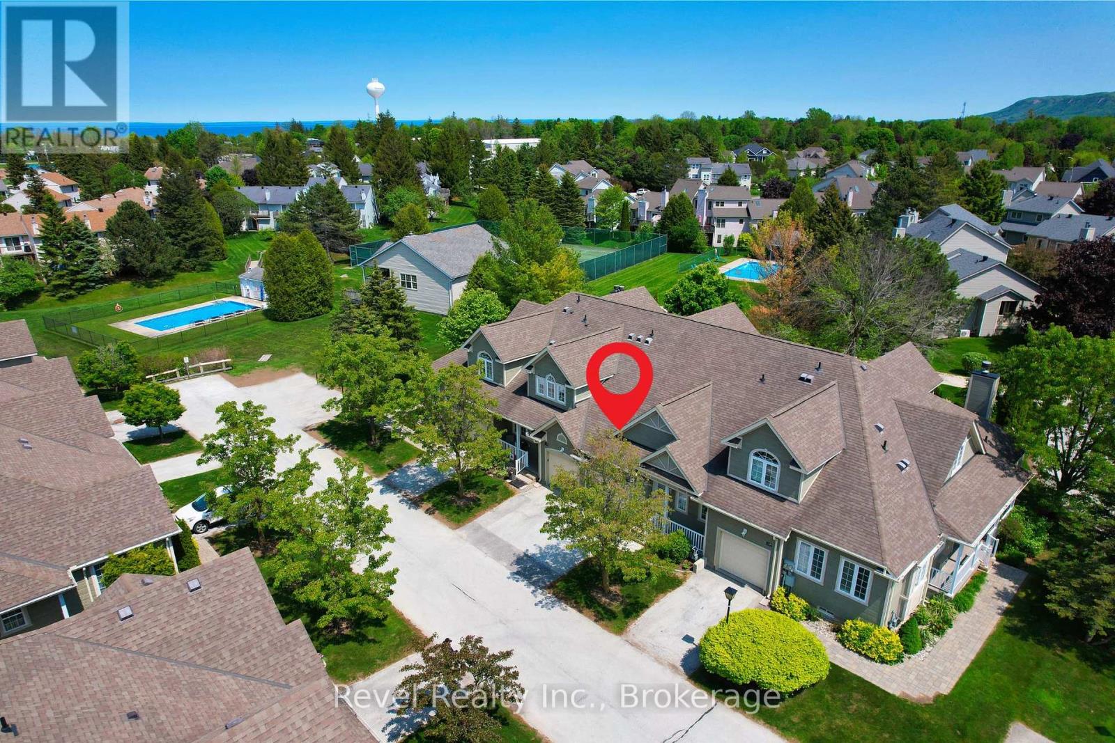 19 - 110 NAPIER STREET W