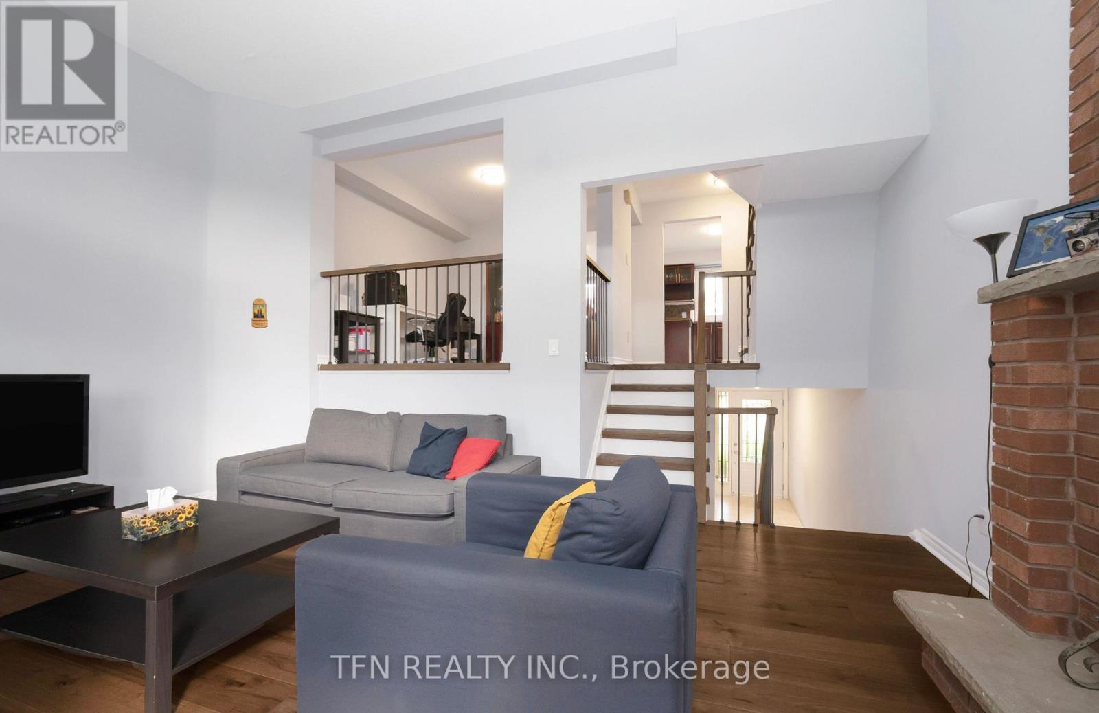 9 - 4165 FIELDGATE DRIVE