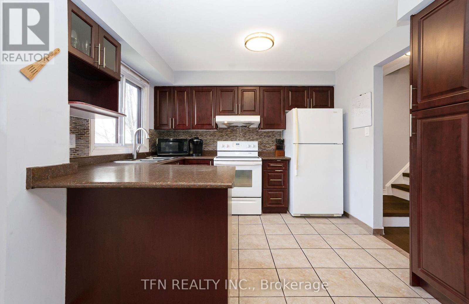 9 - 4165 FIELDGATE DRIVE