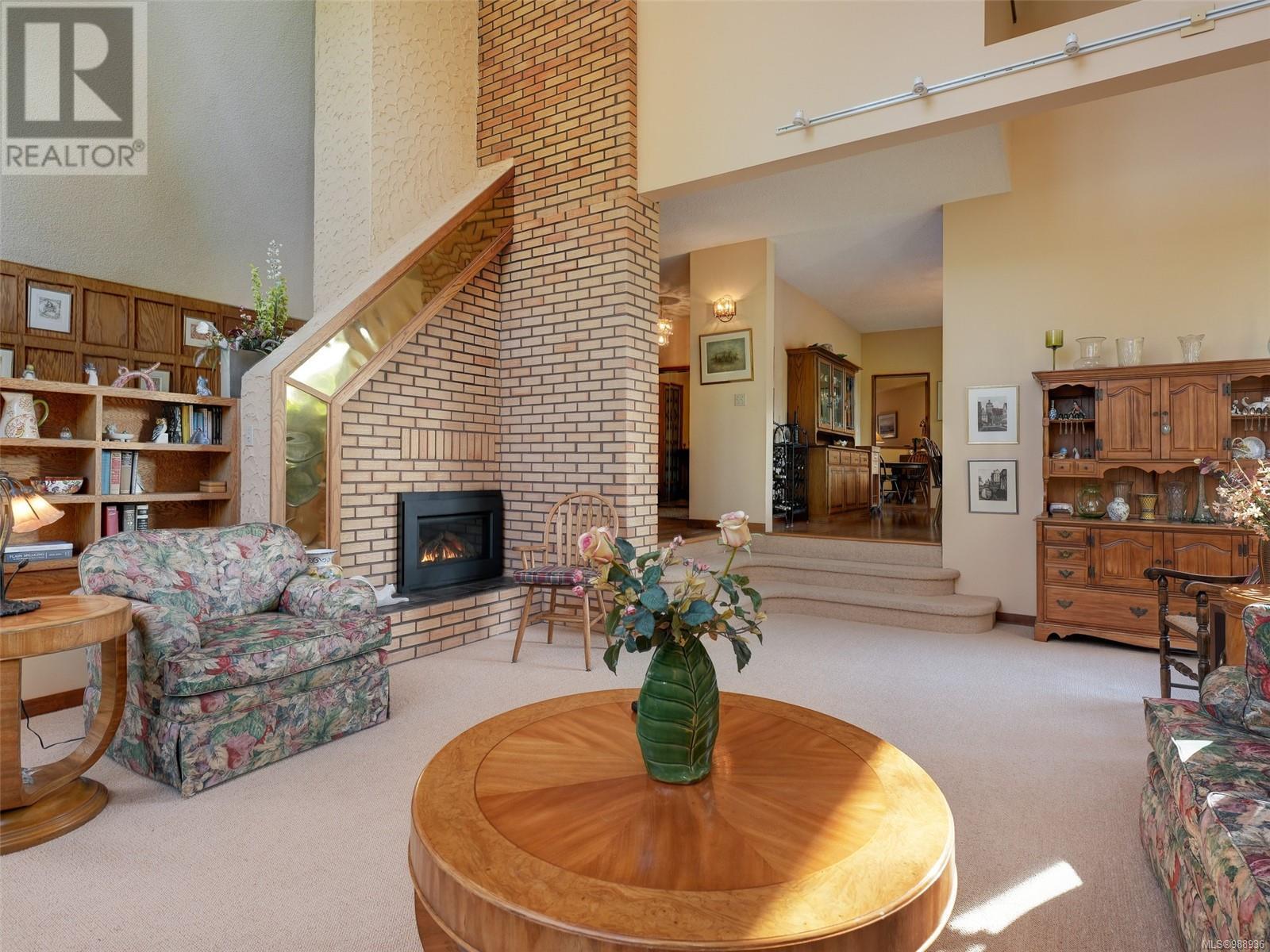 2761 Arbutus Rd