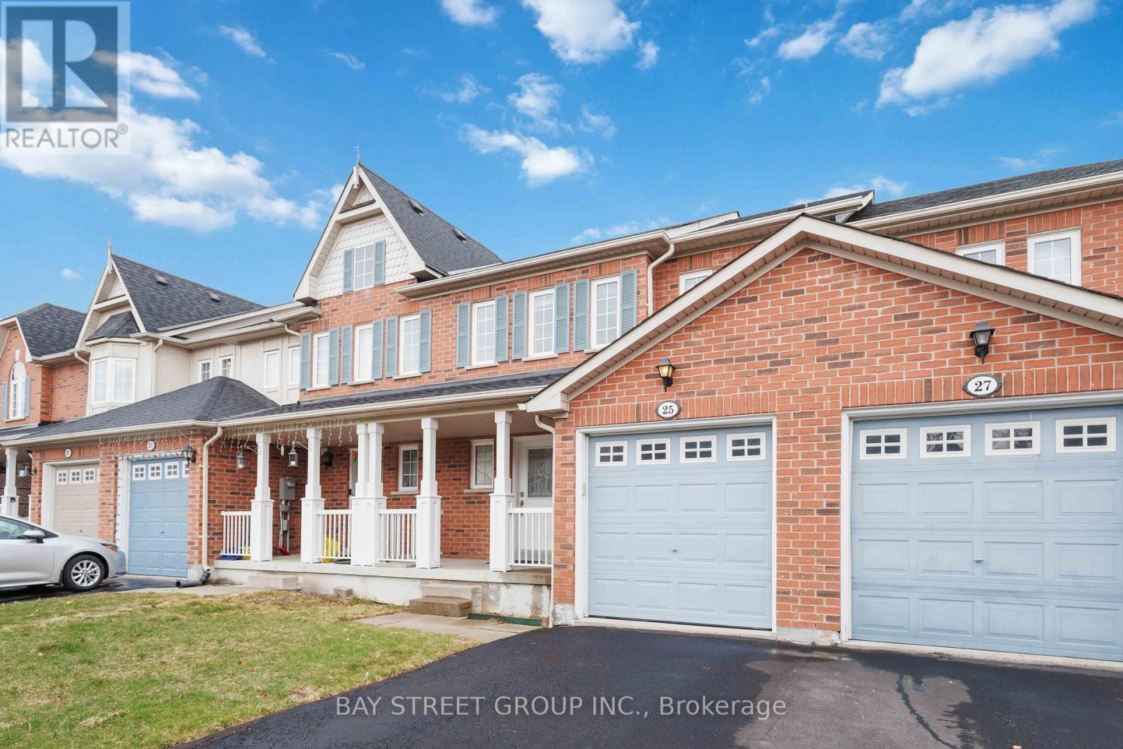 25 MAPLE RIDGE CRESCENT