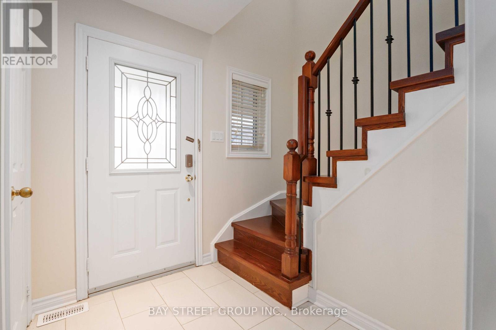 25 MAPLE RIDGE CRESCENT