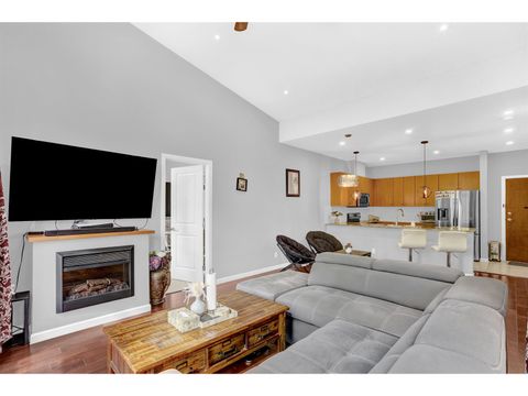 420 15385 101A AVENUE Surrey BC V3R0B4