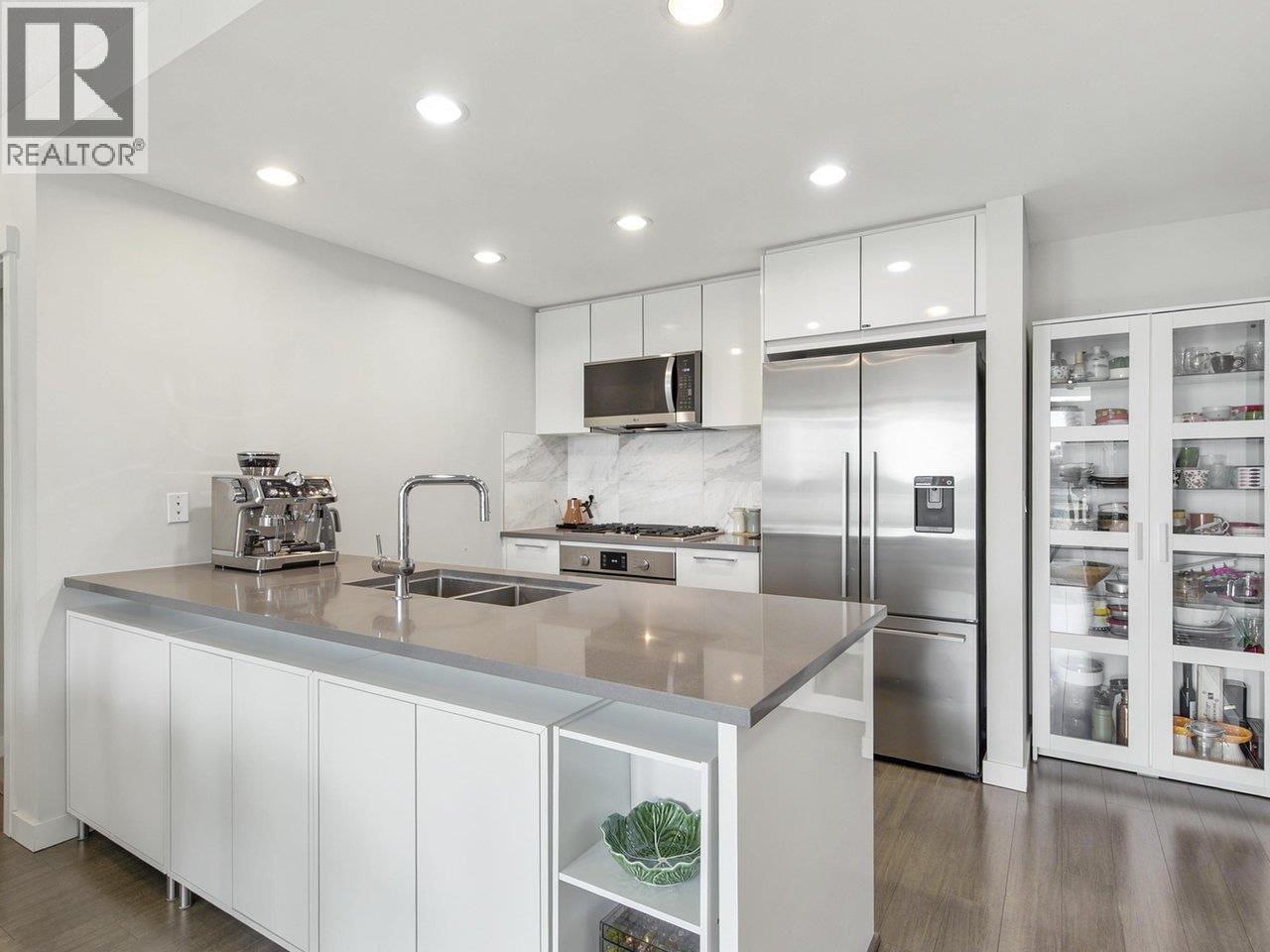 711 3281 E KENT AVENUE NORTH
