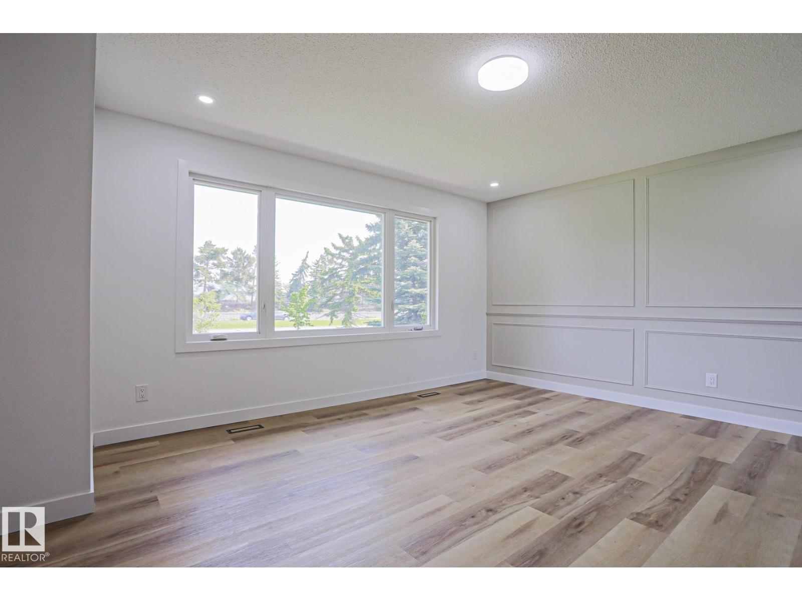 7607 137 AV NW