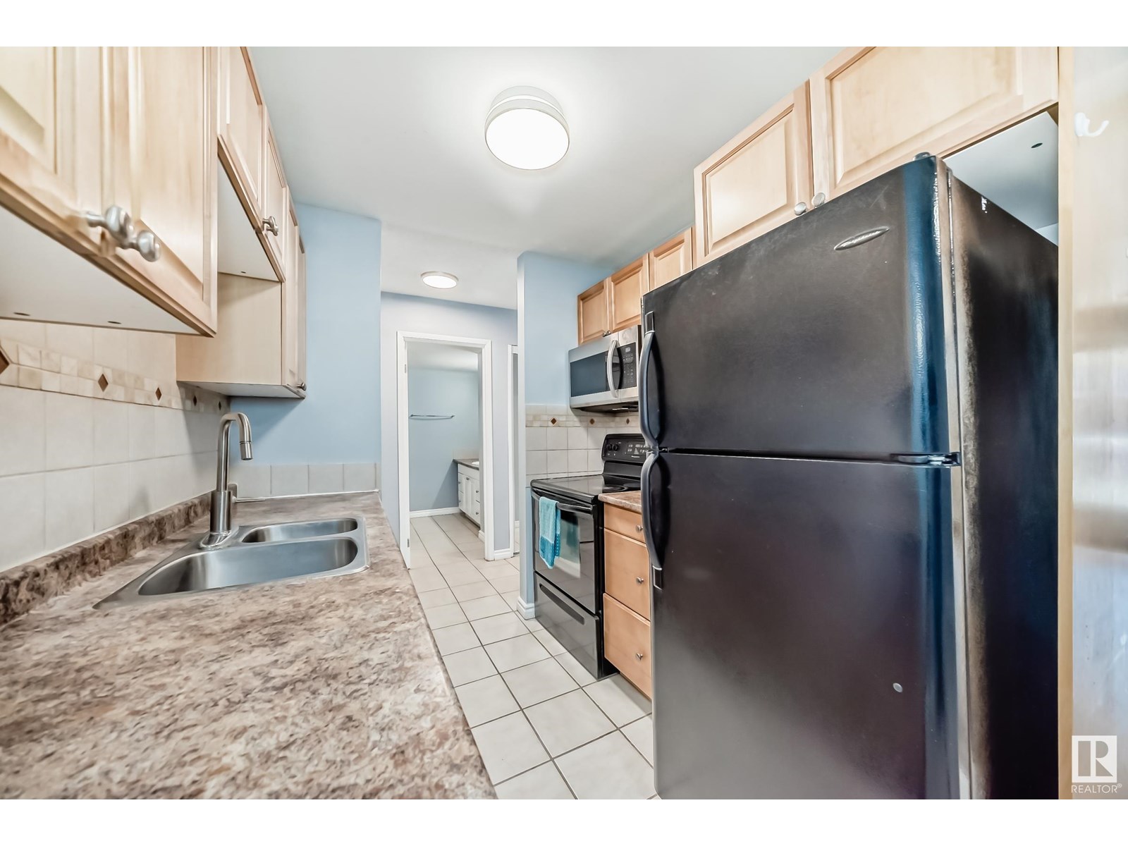 #209 105290 93 ST NW NW