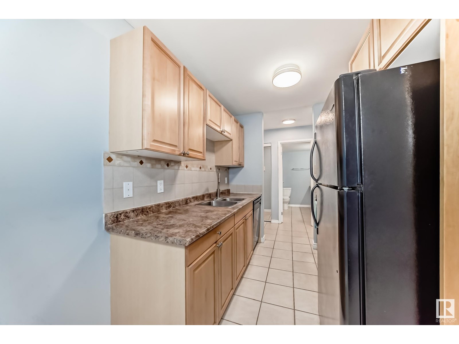#209 105290 93 ST NW NW